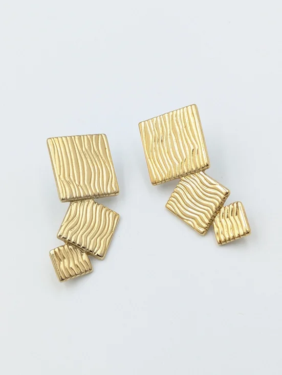 Vintage Trifari stud earrings 3 stacked textured gold tone squares - Picture 6 of 6
